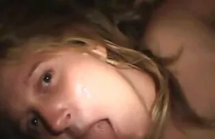 XXX კრემიანი ტორტი, მოწიფული ბებია ტიტველი