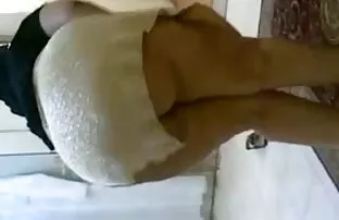 XXX პირში აღება შიშველი მოწიფული დედიკო